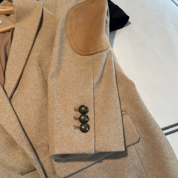 Loft size 6, petite beige brush, cotton blazer missing a button. Worn once. - Picture 5 of 5